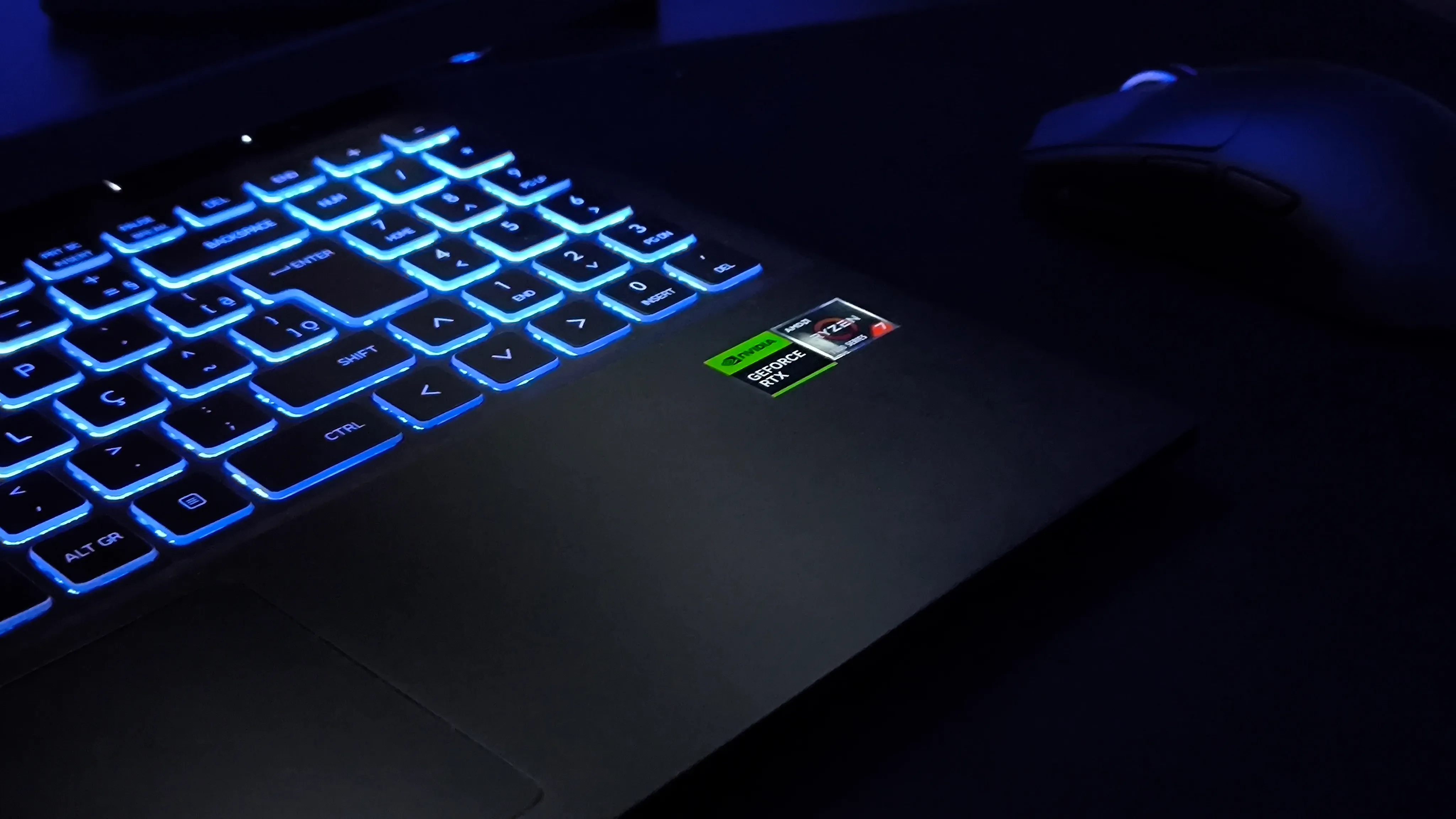 Teclado iluminado de notebook para desenvolvimento e projetos digitais